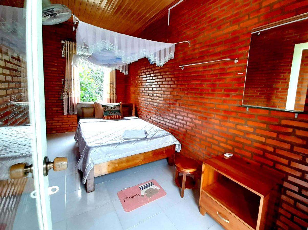 Cat Tien Backpackers Hostel Екстер'єр фото