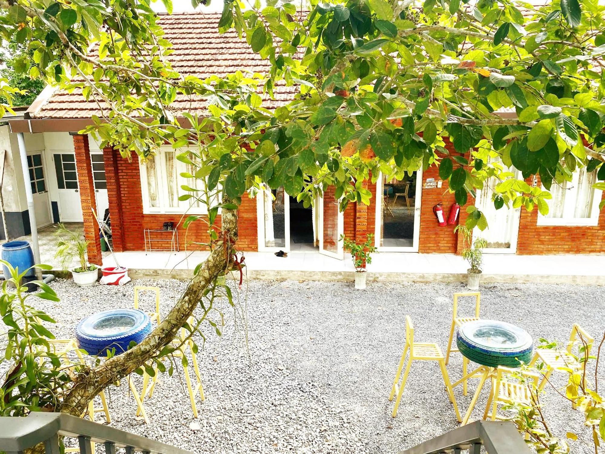 Cat Tien Backpackers Hostel Екстер'єр фото