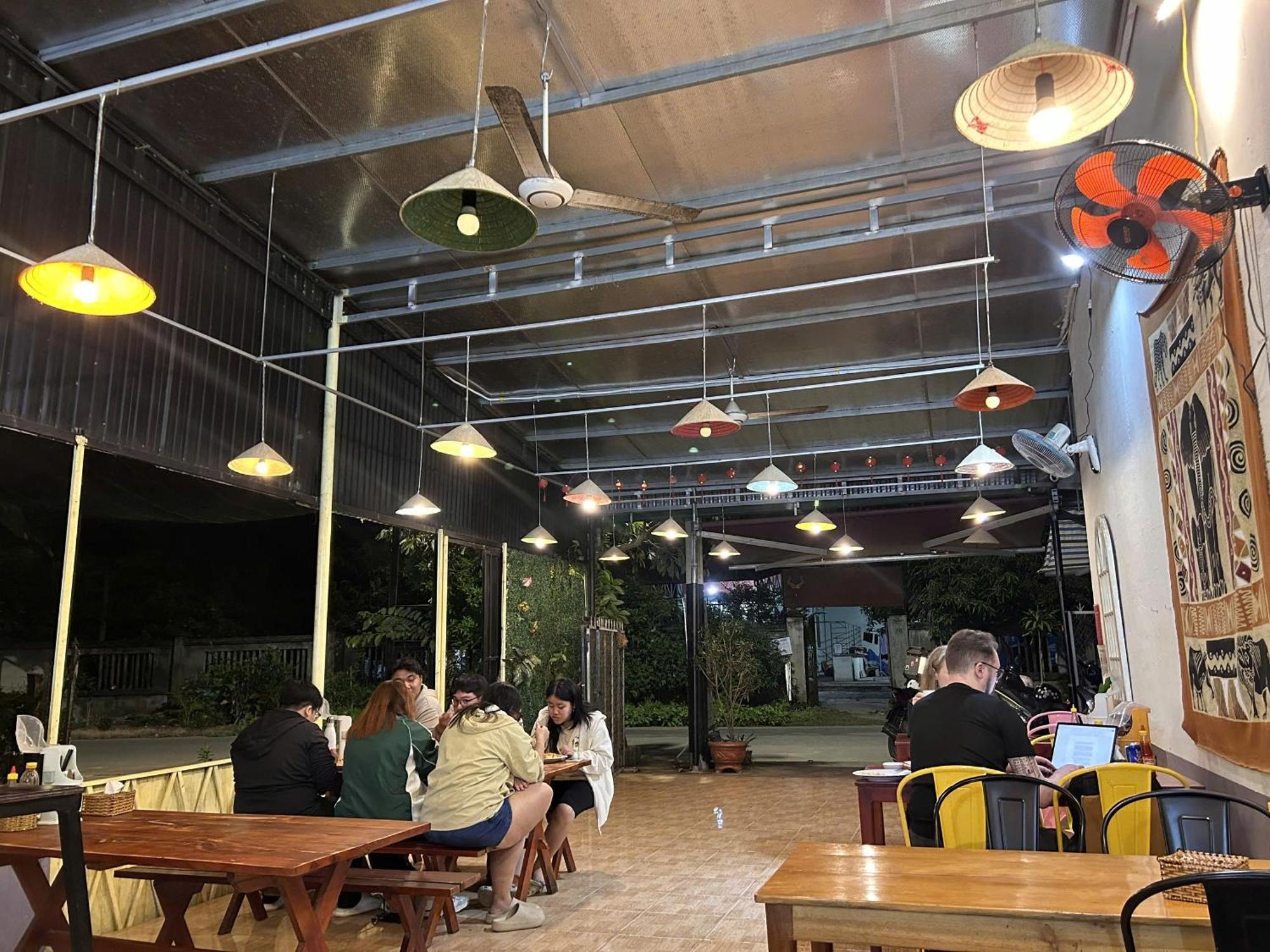 Cat Tien Backpackers Hostel Екстер'єр фото